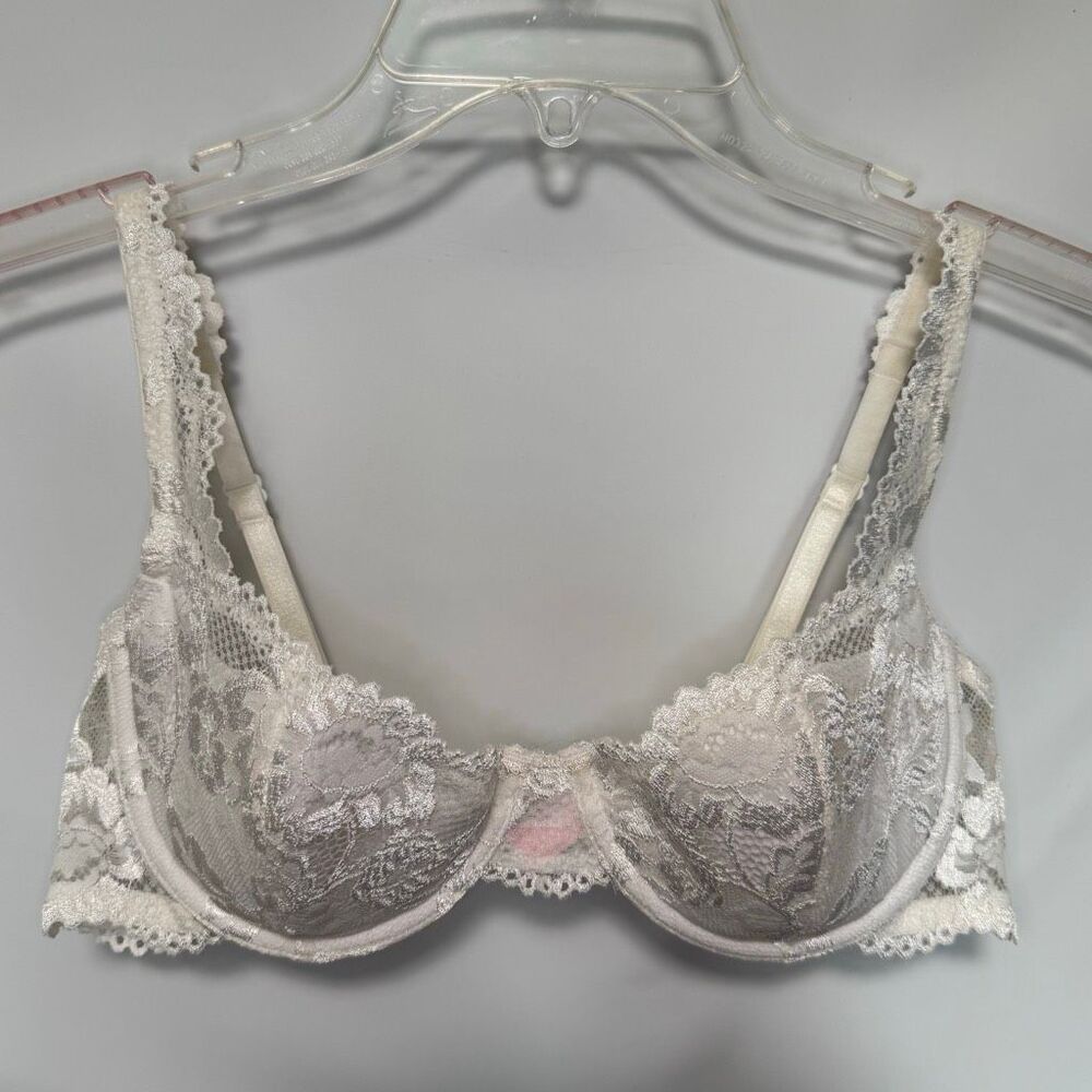 C42 victoria’s Secret vintage 2002 white lace, Demi bra size 36b NWOT
